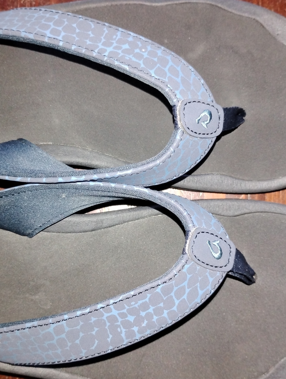 EUC OluKAi Blue And Black Flips Flops Size 9 - Picture 4 of 7